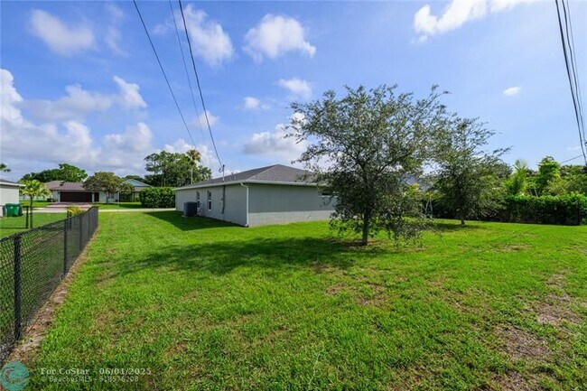 Building Photo - 1292 SW Lawndale Ave