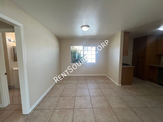 Building Photo - 1200 Kelly Dr