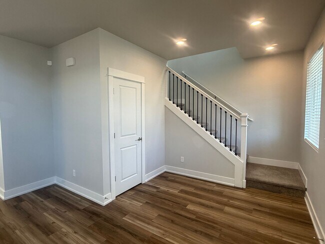 Building Photo - Beautiful 3-Bedroom + Bonus Loft Home in B...