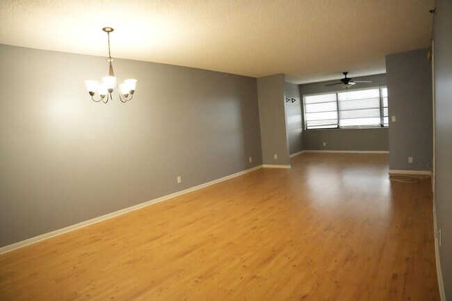 Building Photo - 4640 Lucerne Lakes Blvd W