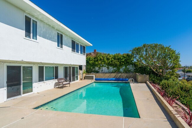 Building Photo - Beautiful Ocean View with pool