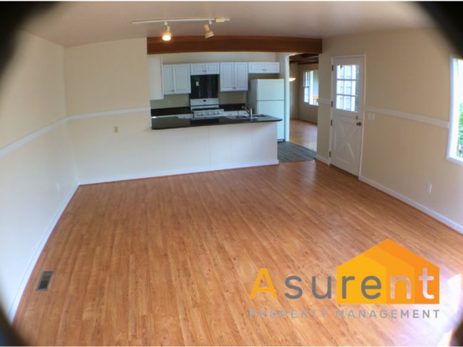 Building Photo - 3-Bedroom/2-Bathroom Home with Amazing Vie...