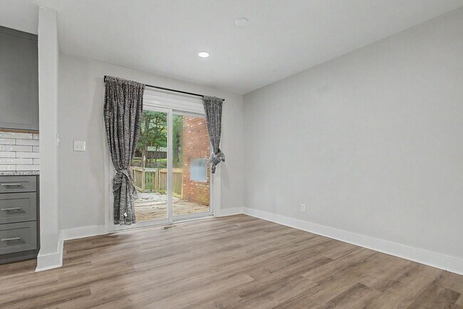 Building Photo - 1811 Devra Dr