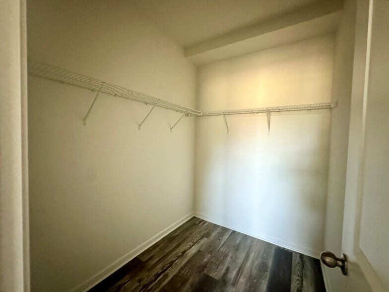 Building Photo - 248 Mills Ave