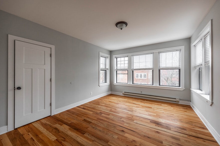 Building Photo - 4409 N Wolcott Ave