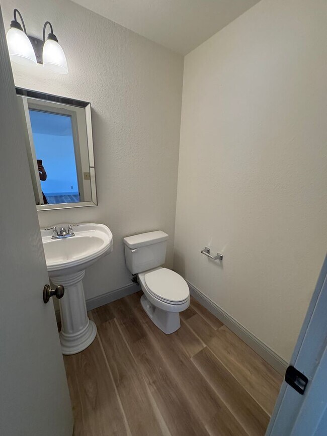 Building Photo - 1605 Spiros Dr