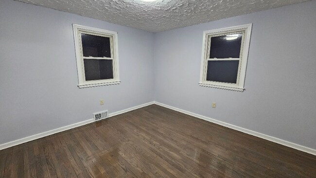 Building Photo - 167 S Main St