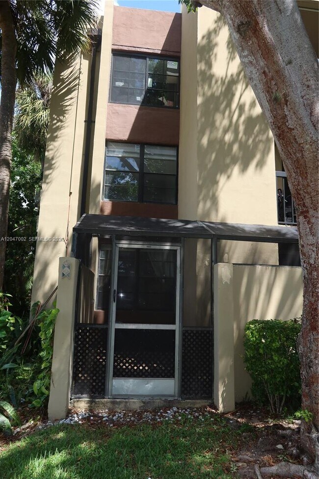 Building Photo - 10835 SW 112th Ave