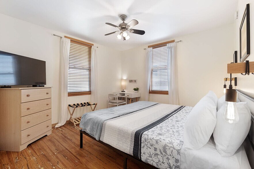 Building Photo - 35 Desoto Pl