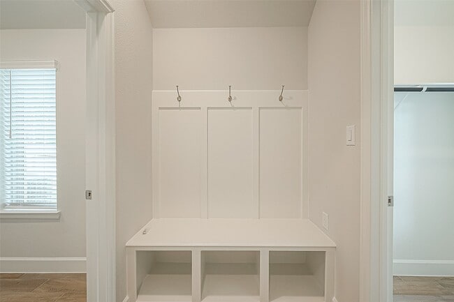 Building Photo - 213 McCrea Ct