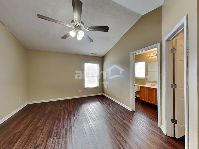 Building Photo - 5659 W Woodview Trl