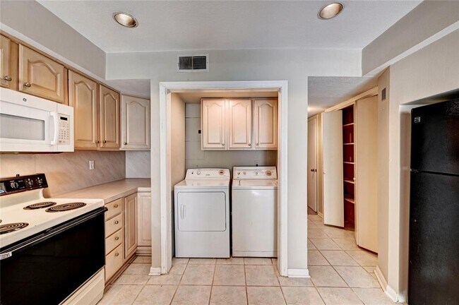 Building Photo - 2610 Princess Ln