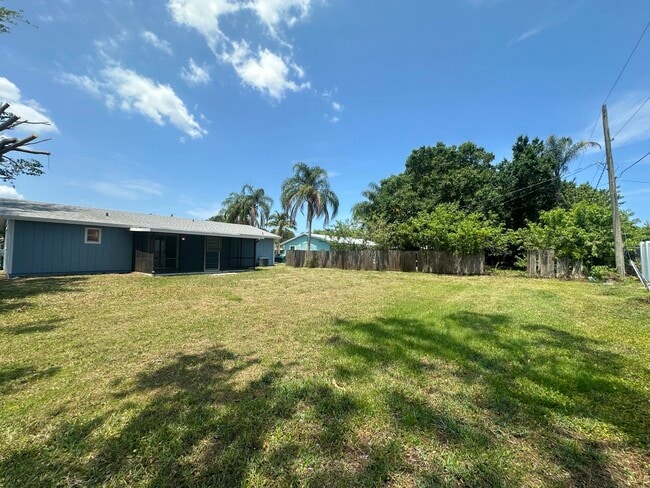 Building Photo - 120 SW De Gouvea Terrace
