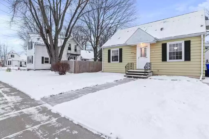 Primary Photo - 705 Draper St