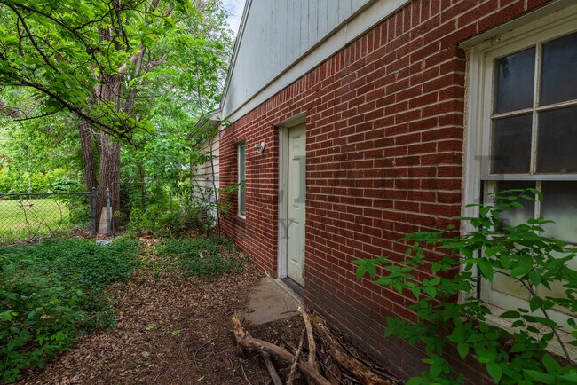 Building Photo - 6114 E Rockwood Rd