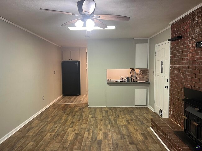 Building Photo - 409 Forest Lake Dr