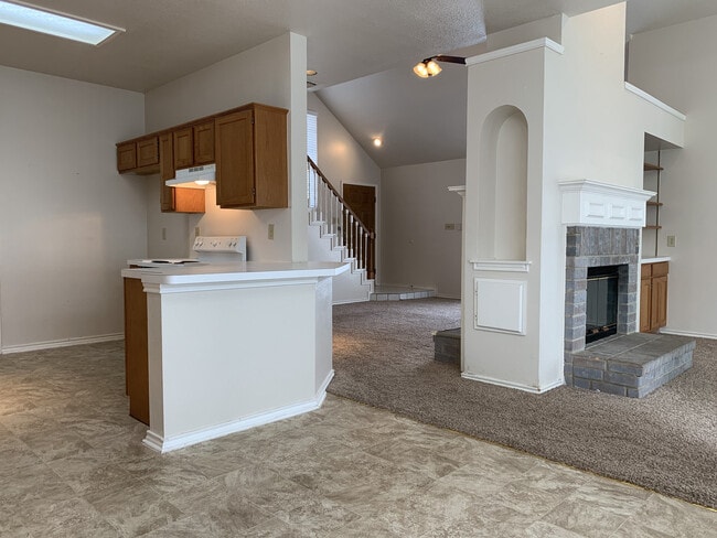 Building Photo - CHARMING 2 STORY IN DESIRED COMMUNITY*OPEN...