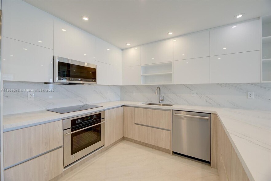Building Photo - 201 Crandon Blvd