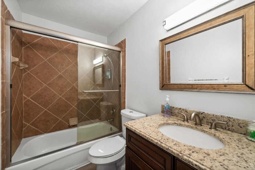 Building Photo - 1019 SE 40th St