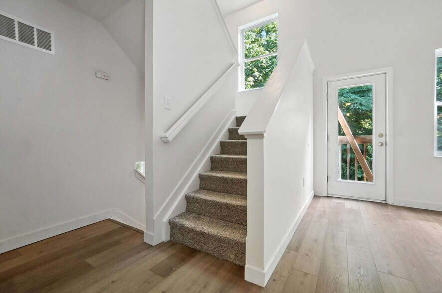 Building Photo - 2380 Oaktree Pl