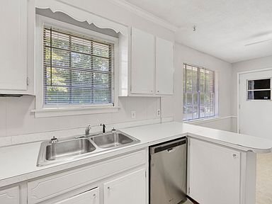 Building Photo - 2900 Holt Dr