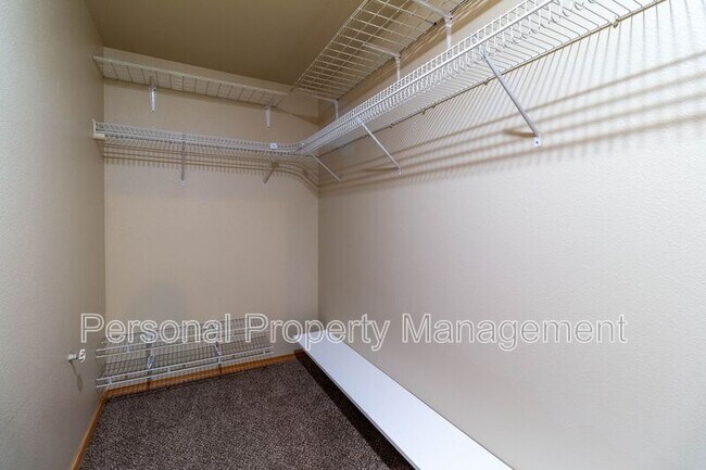 Building Photo - 902 N 15th Ct