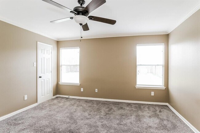 Building Photo - 2430 Pinpoint Dr