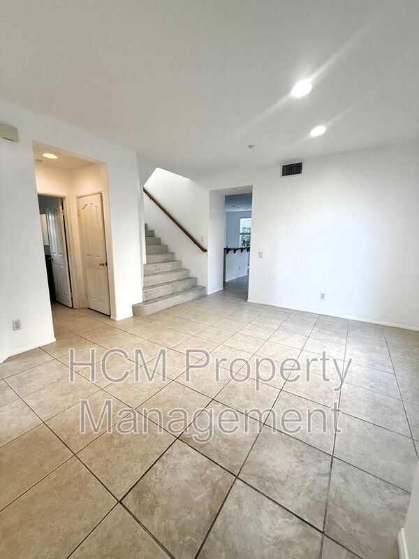 Building Photo - 28 Lansdale Ct