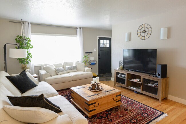 Living Room - 932 S Holly St