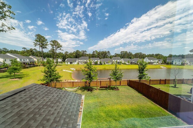 Building Photo - 6 Bedroom 4.5 Bath in Limehouse Village - Summerville