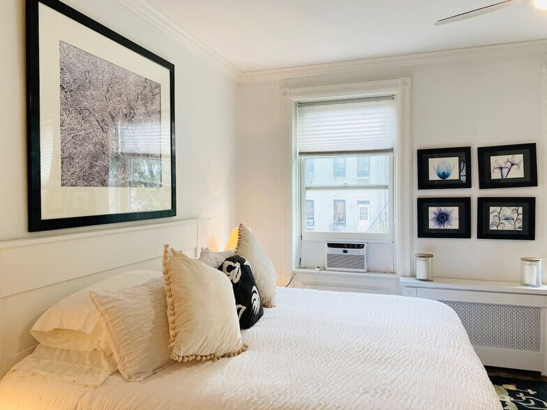 Building Photo - 112 W 78th St