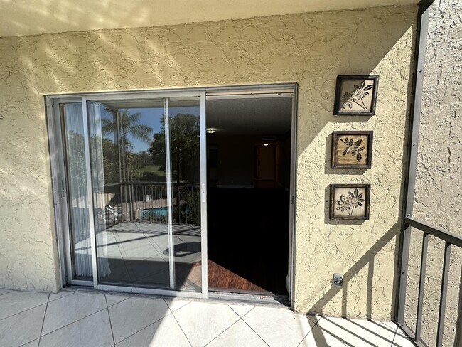 Building Photo - 4158 Inverrary Dr