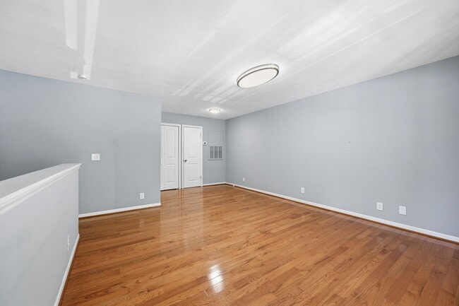 Building Photo - Stylish Two-Level Condo in Gables of Tuckerman Near Pike & Rose!