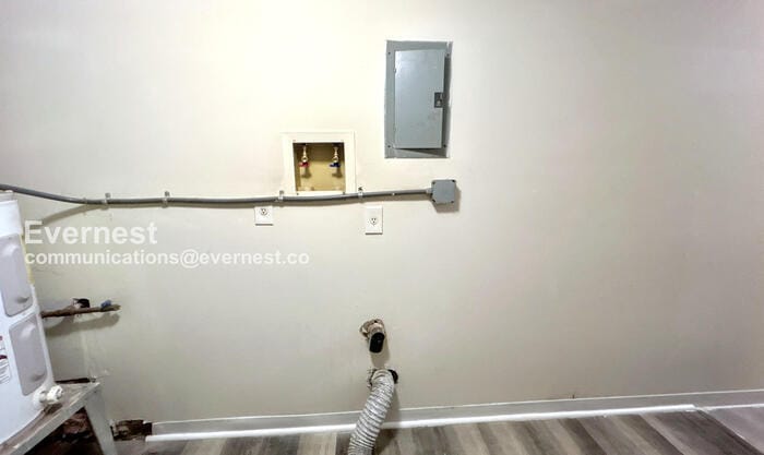 Building Photo - 1888 Singer Way