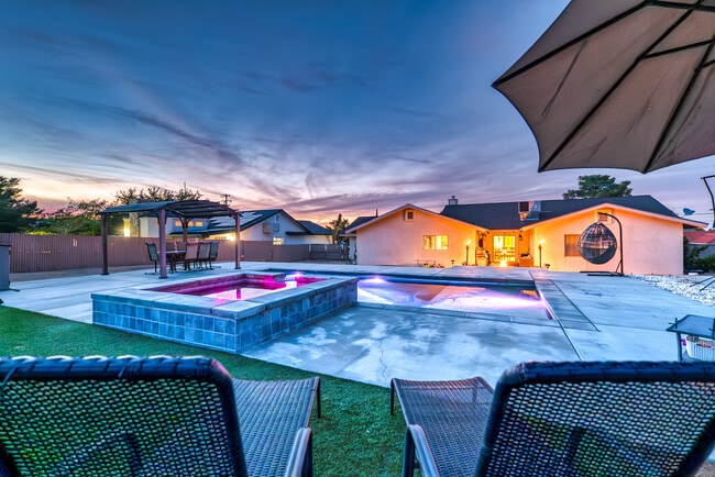 Building Photo - 57731 San Tropeze Dr