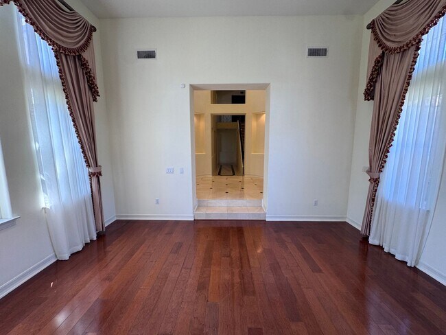Building Photo - Stunning Home with Panoramic Views in Port...