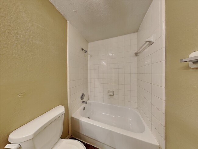 Building Photo - 2526 Deer Forest Dr