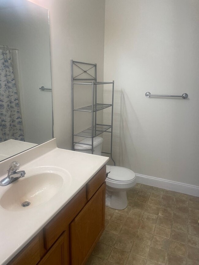 Building Photo - Knoxville 37912 - 2 bedroom, 2 bath condo ...