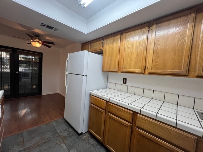 Building Photo - 5070 Jeffreys St