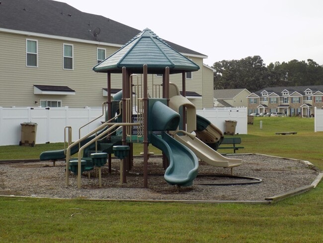 Building Photo - First month FREE! 3 Bedroom/ 2.5 Bathroom Berwick area in Savannah, GA