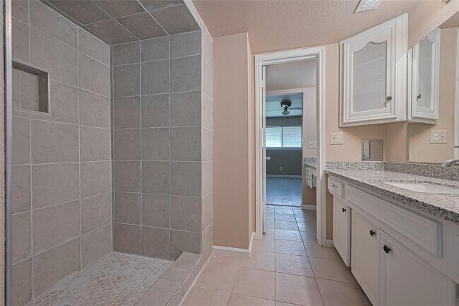Building Photo - 10518 Saber Ct