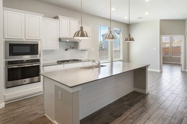 Building Photo - 1523 Nicholas Cv