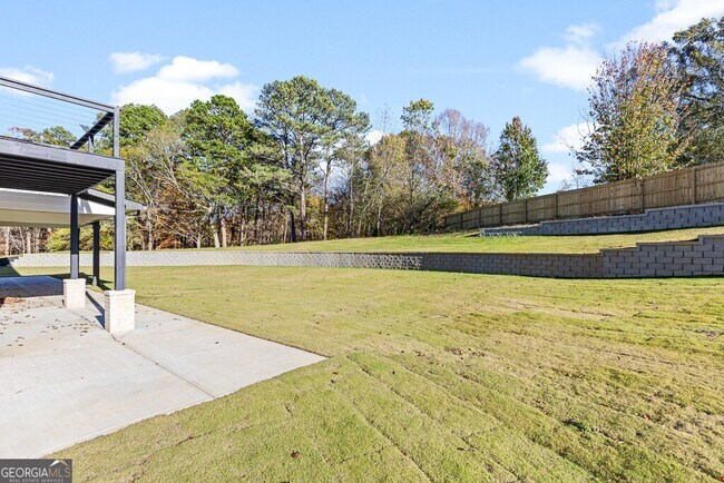 Building Photo - 555 Versailles Dr