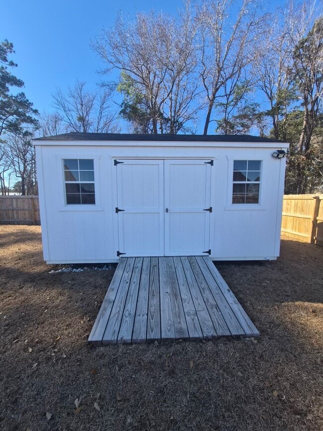 Building Photo - 301 Harvest Mdw Xing