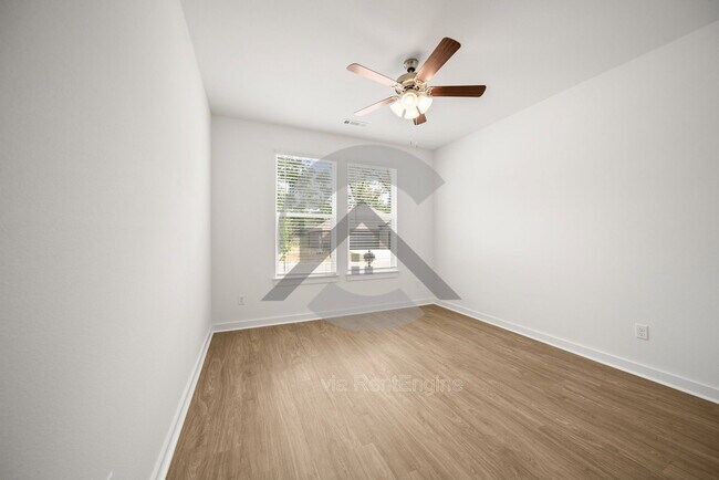 Building Photo - 621 Riley Ln