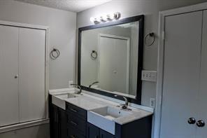 Building Photo - 4310 Pineridge Dr