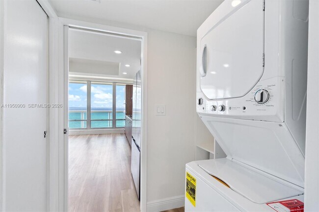 Building Photo - 2100 S Ocean Ln