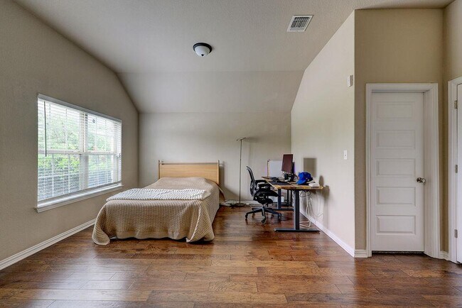 Building Photo - 4140 Van Ness Ave