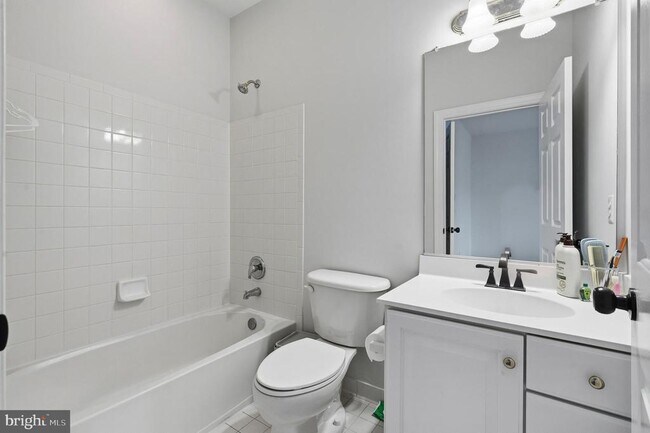 Building Photo - 4924 Berkshire Woods Dr