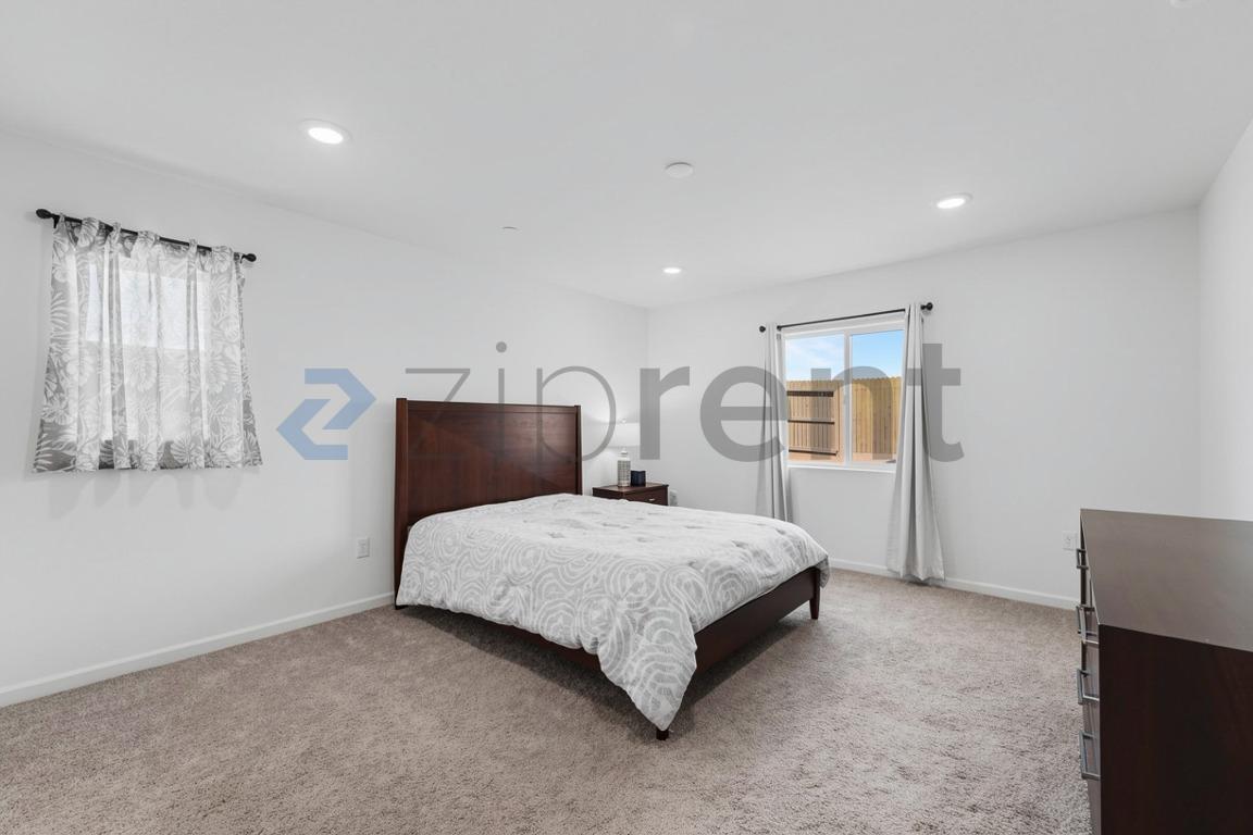 Building Photo - Unit